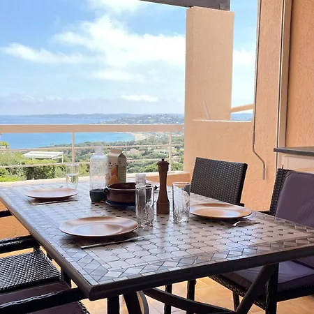 With Pool And Sea View 생트막시메